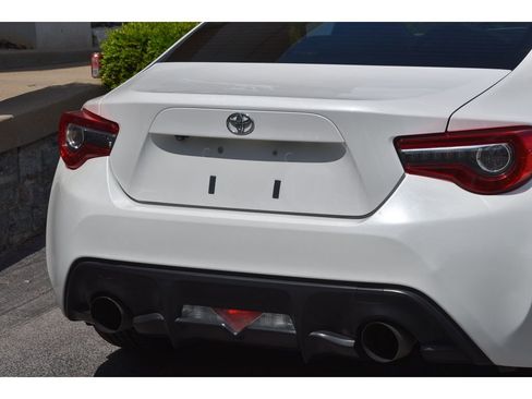 Used 2017 Toyota 86 RWD image 25