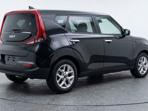 Used 2025 Kia Soul LX w/ LX Technology Package FWD image 9