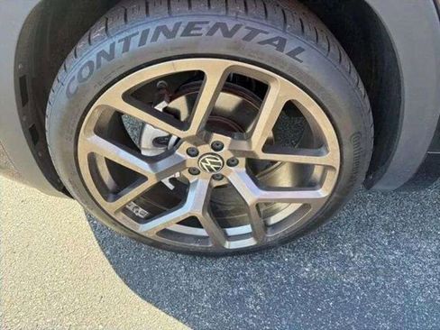 Used 2024 Volkswagen Atlas Cross Sport SEL R-Line image 34