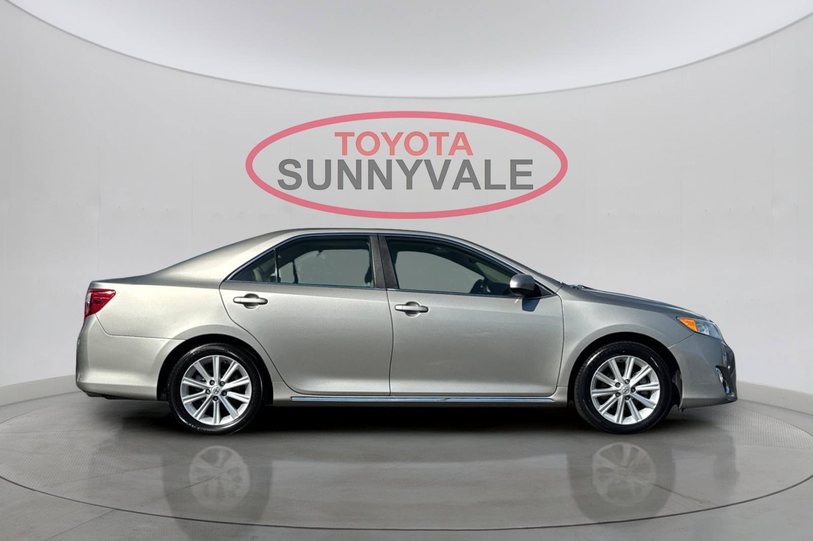 Used 2014 Toyota Camry XLE FWD image 9