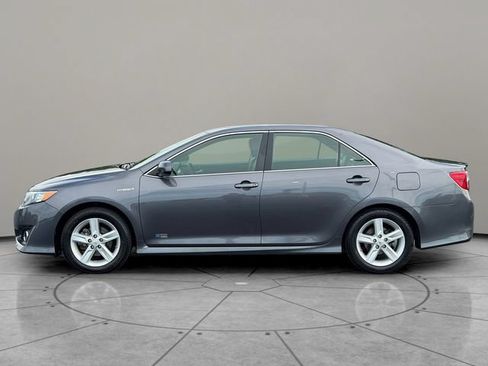 Used 2014 Toyota Camry SE w/ Moonroof Package FWD image 3