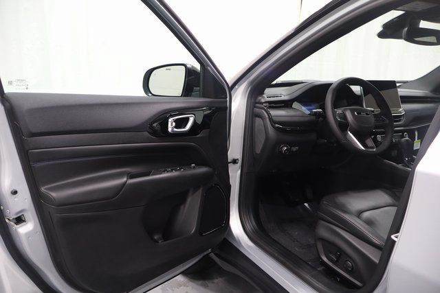 Used 2026 Jeep Compass Limited AWD/4WD image 11