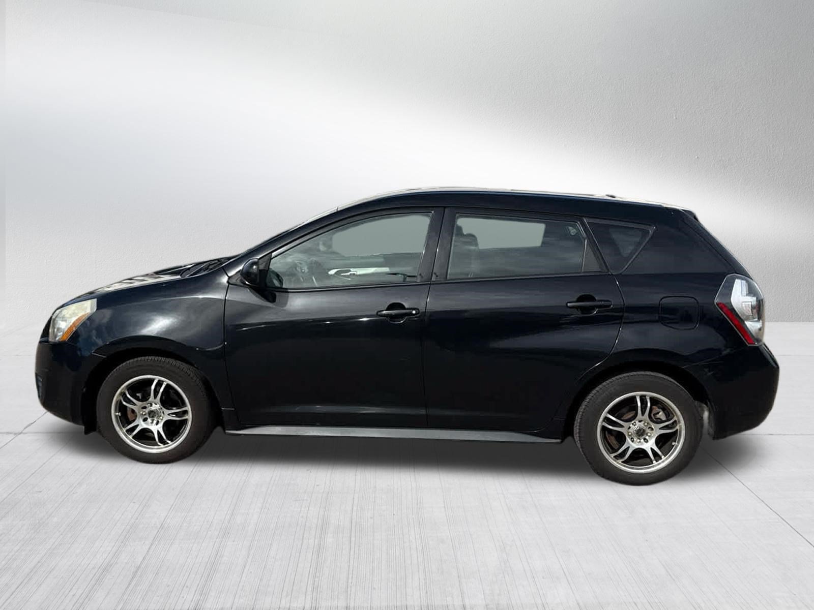 Used 2009 Pontiac Vibe w/ Preferred Package FWD image 2