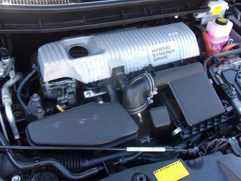 Used 2012 Toyota Prius V Five image 18