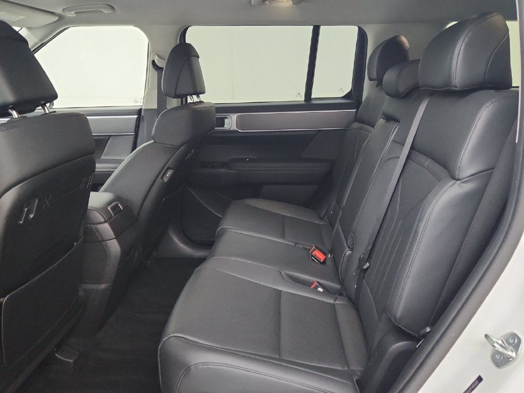 Used 2026 Hyundai Santa Fe SEL FWD image 32