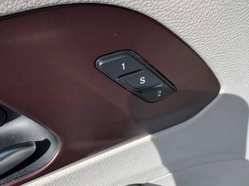 Used 2020 Chrysler Pacifica Limited FWD image 29