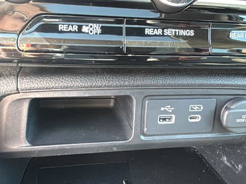 Used 2023 Honda Pilot Touring image 22