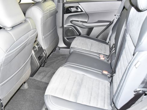 New 2026 Mitsubishi Outlander AWD image 15