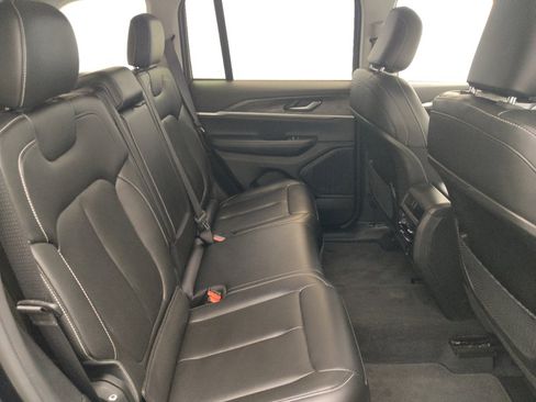 Used 2023 Jeep Grand Cherokee Limited AWD/4WD image 19