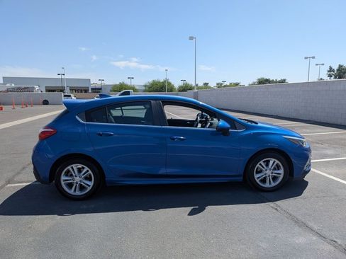 Used 2017 Chevrolet Cruze LT w/ Convenience Package FWD image 4
