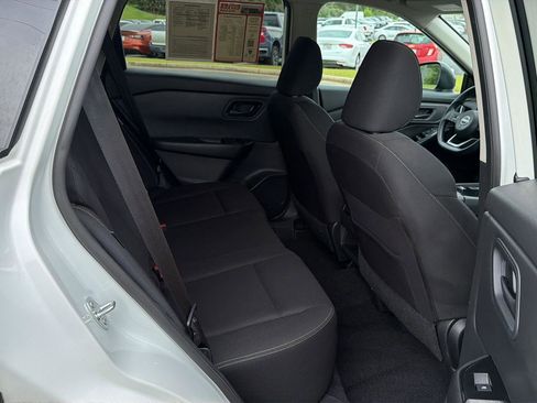 Used 2024 Nissan Rogue S FWD image 12