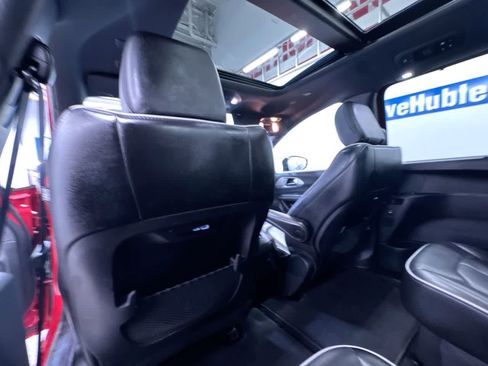 Used 2025 Chrysler Pacifica Limited image 40