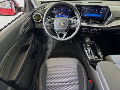 New 2026 Chevrolet Trax LT w/ Sunroof Package image 15