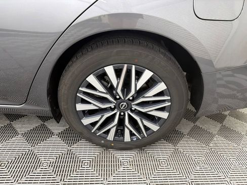 Used 2024 Nissan Altima 2.5 SV FWD image 19