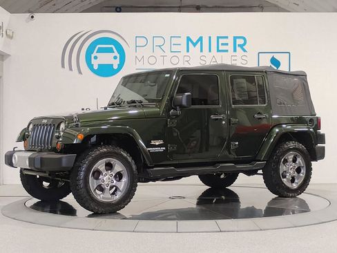 Used 2010 Jeep Wrangler Unlimited Sahara w/ Dual Top Group AWD/4WD image 2