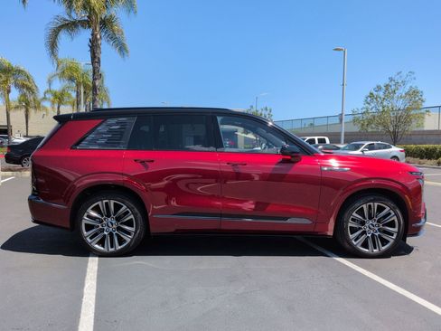 Used 2026 Cadillac Vistiq Platinum image 11