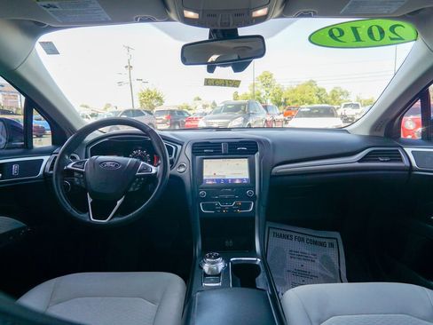Used 2019 Ford Fusion SE w/ Equipment Group 151A FWD image 13