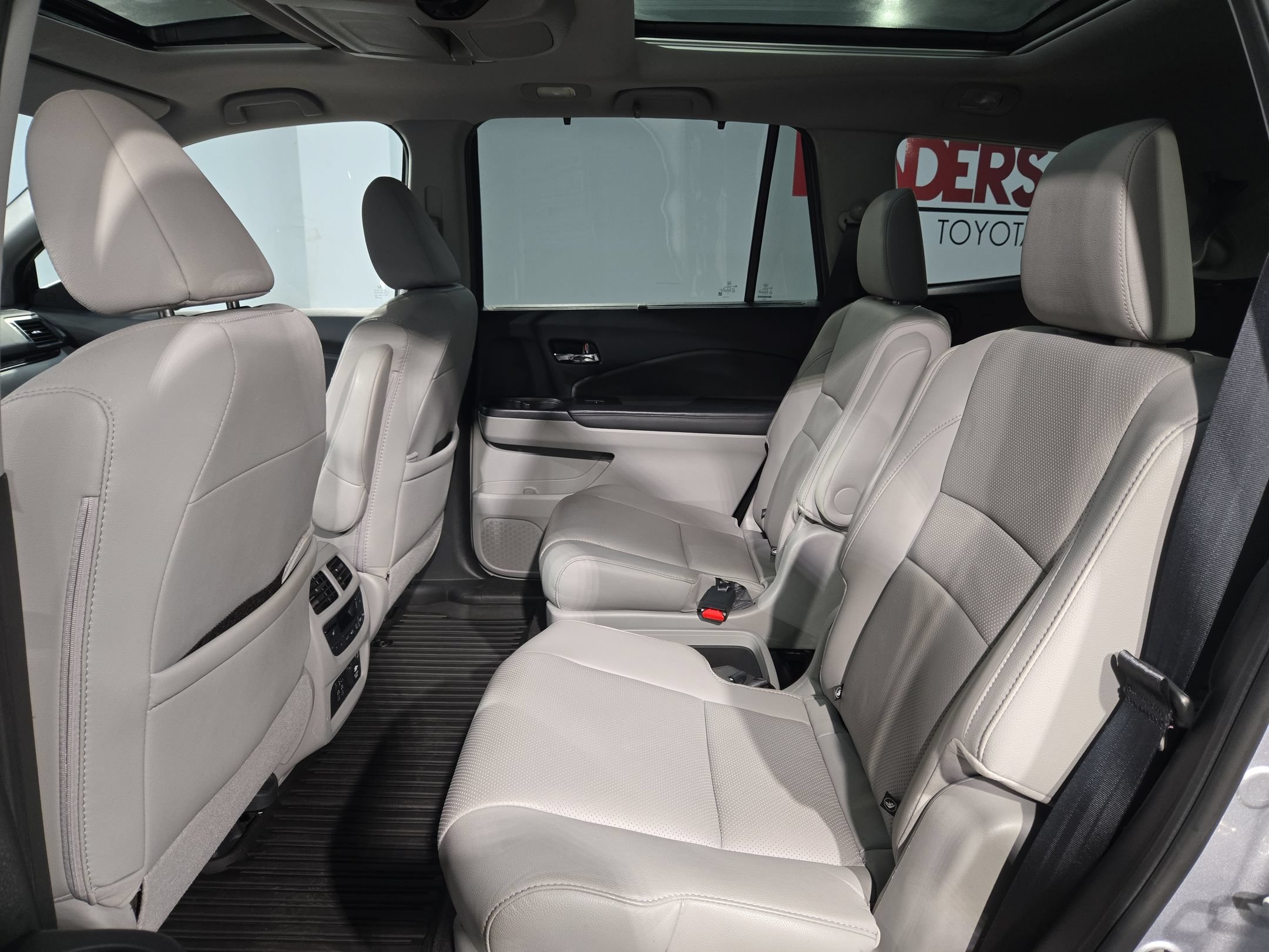 Used 2021 Honda Pilot Elite image 35