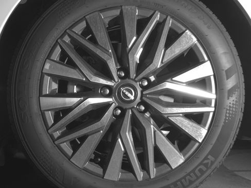 Used 2025 Nissan Altima 2.5 SV FWD image 12
