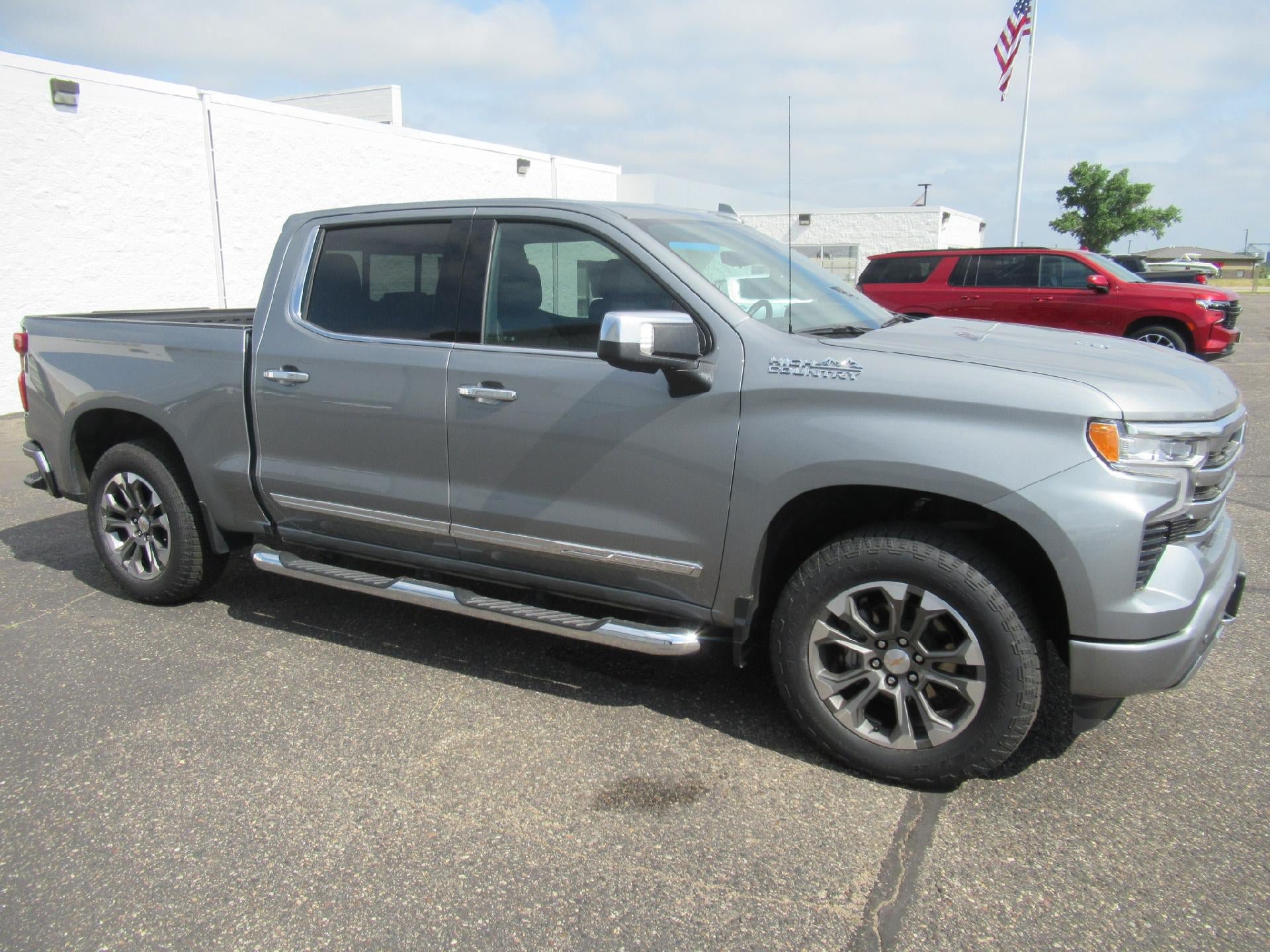 Certified 2025 Chevrolet Silverado 1500 High Country w/ Technology Package AWD/4WD image 3