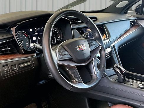 Used 2023 Cadillac XT5 Premium Luxury w/ Technology Package FWD image 4