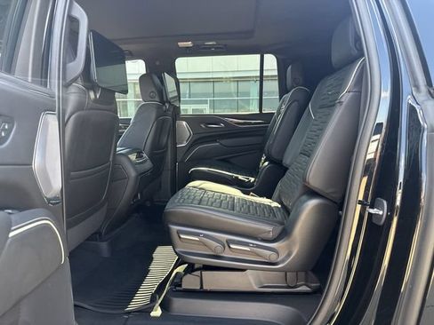 Used 2023 Cadillac Escalade ESV Sport Platinum w/ LPO, ONYX Package AWD/4WD image 10
