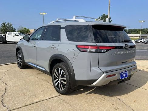 Used 2025 Nissan Pathfinder Platinum FWD image 5