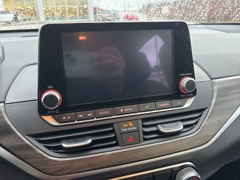 Used 2025 Nissan Altima 2.5 SV image 12