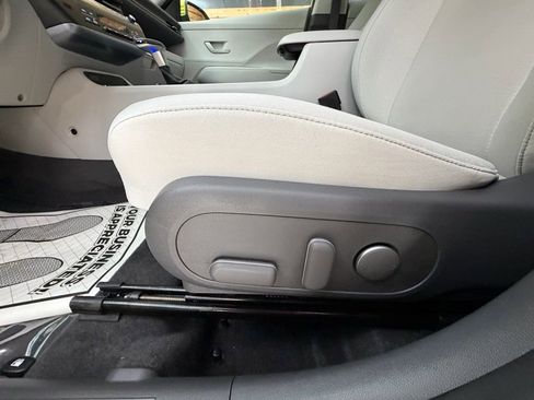 Used 2024 Hyundai Kona SEL image 24