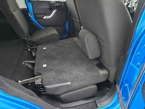 Used 2015 Jeep Wrangler Unlimited Sahara w/ Connectivity Group image 82