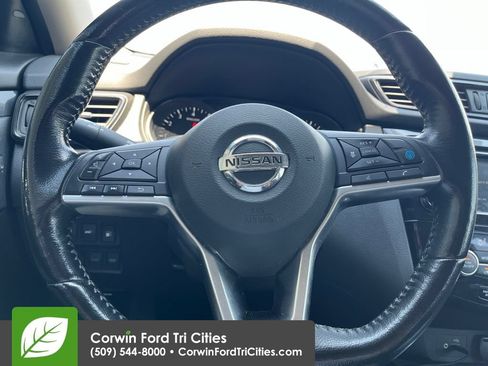 Used 2020 Nissan Rogue SV w/ Premium Package AWD/4WD image 2