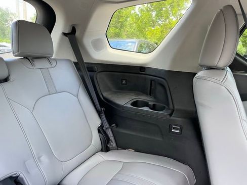 Used 2023 Honda Pilot Touring image 10