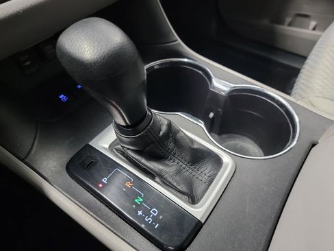 Used 2019 Toyota Highlander LE AWD/4WD image 26
