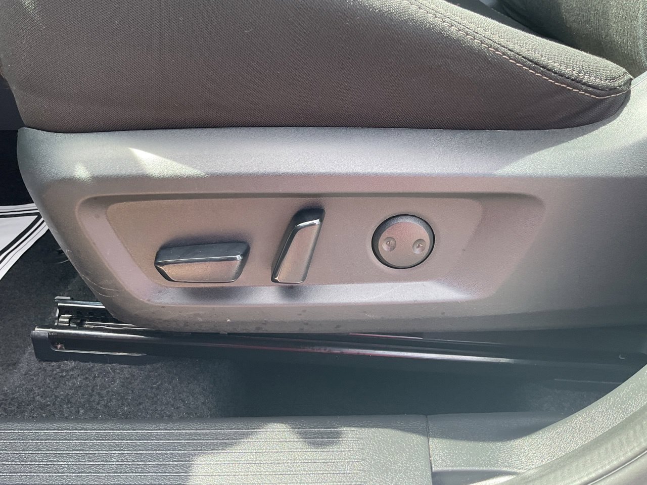 Used 2025 Nissan Rogue SV FWD image 9