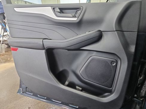 Used 2022 Ford Escape SE w/ SE Sport Appearance Package image 27