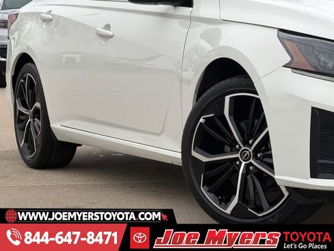 Used 2025 Nissan Altima 2.5 SR image 12