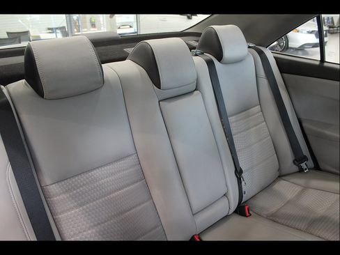 Used 2015 Toyota Camry SE FWD image 21