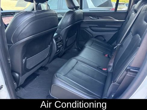 Used 2023 Jeep Grand Cherokee Limited w/ Black Appearance Package AWD/4WD image 14