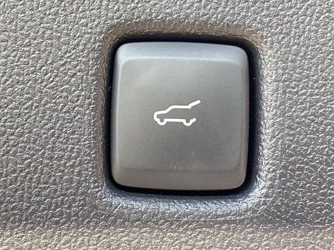 Used 2025 Ford Escape SE w/ Class II Trailer Tow Package FWD image 6
