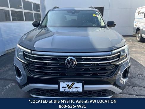 Used 2024 Volkswagen Atlas Peak Edition SEL image 3