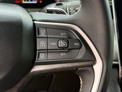 Used 2024 Jeep Grand Cherokee Limited 4xe AWD/4WD image 17
