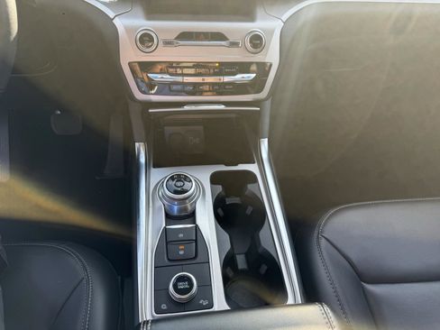 Used 2022 Ford Explorer XLT w/ Equipment Group 202A image 22