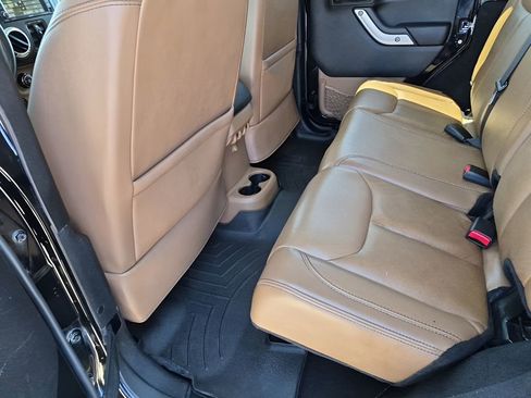 Used 2013 Jeep Wrangler Unlimited Rubicon w/ Connectivity Group image 20