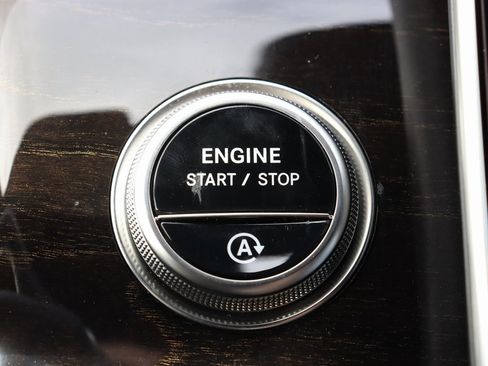 Used 2025 Mercedes-Benz GLC 300 GLC 300 image 32