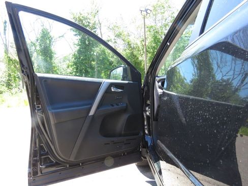 Used 2015 Toyota RAV4 Limited AWD/4WD image 9