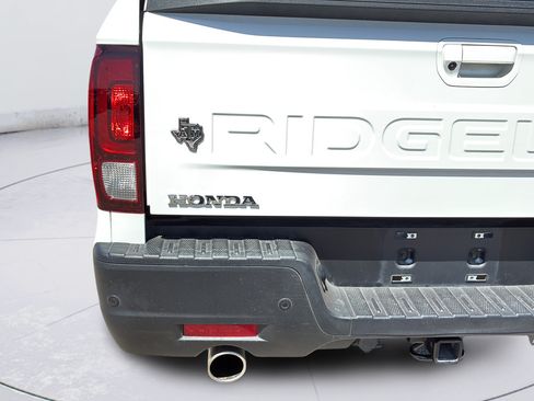 Used 2025 Honda Ridgeline Black Edition image 38