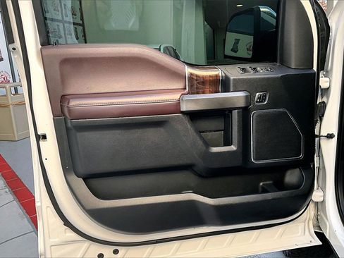 Used 2016 Ford F150 Platinum w/ Equipment Group 701A Luxury image 20