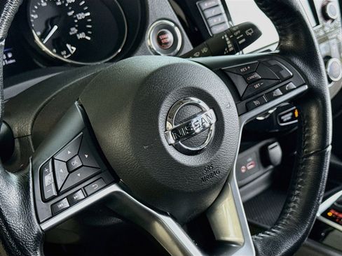 Used 2020 Nissan Rogue SV AWD/4WD image 17
