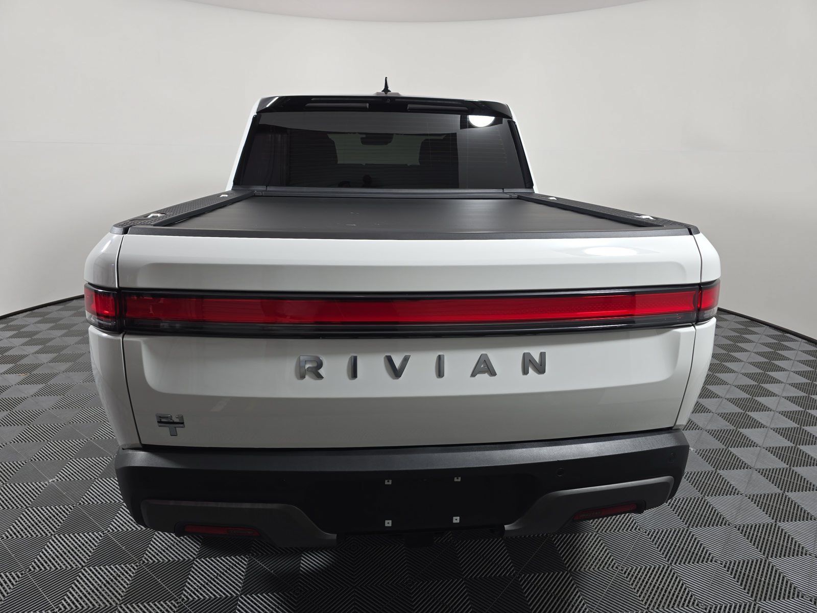 Used 2023 Rivian R1T Adventure Dual AWD/4WD image 4