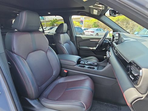 Used 2025 Honda Pilot Black Edition image 10
